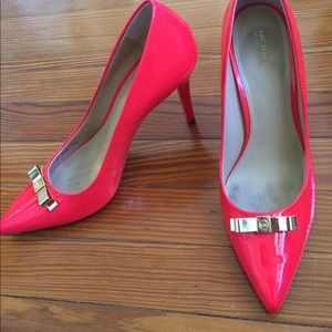 Micheal Kors Patent pumps